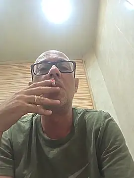 Snapshot of pareja47 chatting on July 9, 2026, 5:28 pm pareja47 online show from July 9, 2026, 5:28 pm