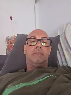 Snapshot of pareja47 chatting on July 18, 2026, 2:32 pm pareja47 online show from July 18, 2026, 2:32 pm