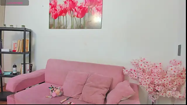 Snapshot of Kitty_f00x chatting on June 20, 2026, 1:36 pm Kitty f00x online show from June 20, 2026, 1:36 pm
