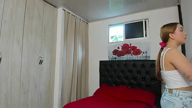 Snapshot of Kitty_f00x chatting on June 21, 2026, 8:11 pm Kitty f00x online show from June 21, 2026, 8:11 pm