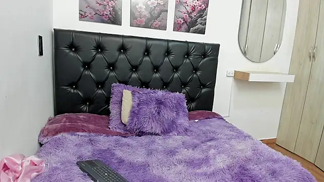 Snapshot of Kitty_f00x chatting on July 23, 2026, 12:58 pm Kitty f00x online show from July 23, 2026, 12:58 pm