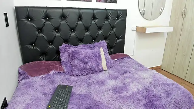 Snapshot of Kitty_f00x chatting on July 31, 2026, 1:10 pm Kitty f00x online show from July 31, 2026, 1:10 pm