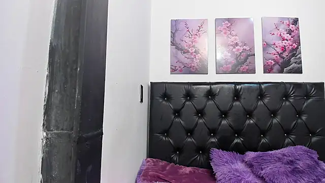 Snapshot of Kitty_f00x chatting on August 1, 2026, 1:10 pm Kitty f00x online show from August 1, 2026, 1:10 pm