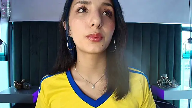 Snapshot of Aris_Suarez chatting on July 7, 2026, 3:49 pm Aris Suarez online show from July 7, 2026, 3:49 pm