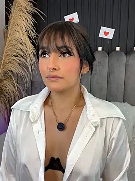 Nanda vixen  online show from February 15, 2026, 9:00 pm