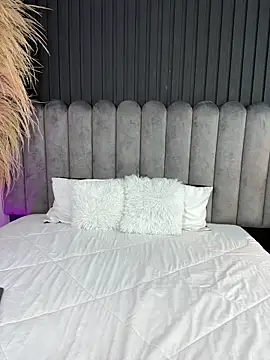 Nanda vixen  online show from March 4, 2026, 8:53 am