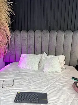 Nanda vixen  online show from March 8, 2026, 8:01 pm