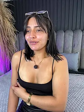 Nanda vixen  online show from April 12, 2026, 9:53 pm