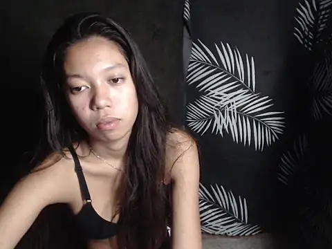 Snapshot of urgirlyflor chatting on May 5, 2026, 2:03 pm urgirlyflor online show from May 5, 2026, 2:03 pm
