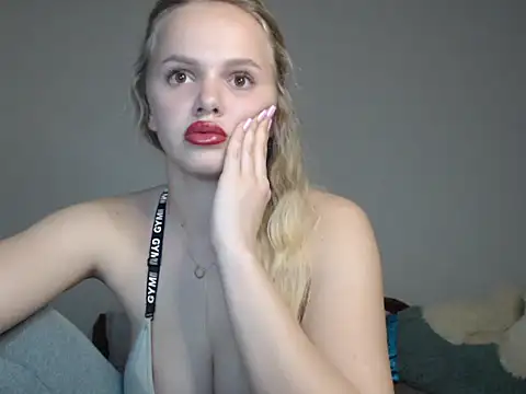 KeylaStar online show from March 8, 2026, 8:45 pm