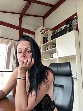 MiriamDelyn online show from June 7, 2026, 11:58 am