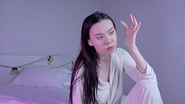 gwenonl1ne online show from April 30, 2026, 1:06 pm