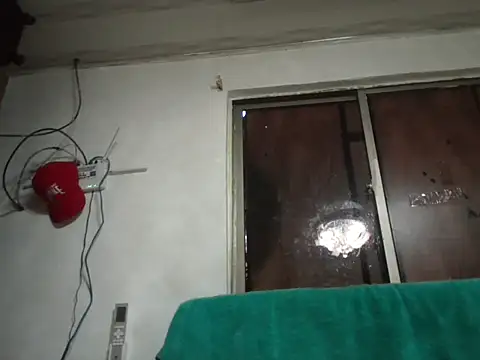 Snapshot of Quillero18 chatting on February 9, 2026, 3:49 pm Quillero18 online show from February 9, 2026, 3:49 pm