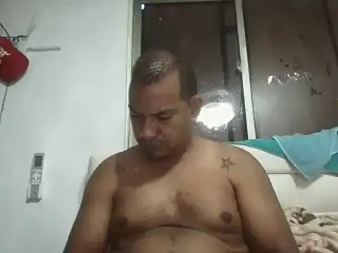 Snapshot of Quillero18 chatting on February 11, 2026, 3:06 pm Quillero18 online show from February 11, 2026, 3:06 pm