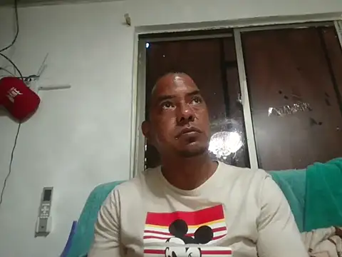 Snapshot of Quillero18 chatting on February 12, 2026, 4:46 pm Quillero18 online show from February 12, 2026, 4:46 pm