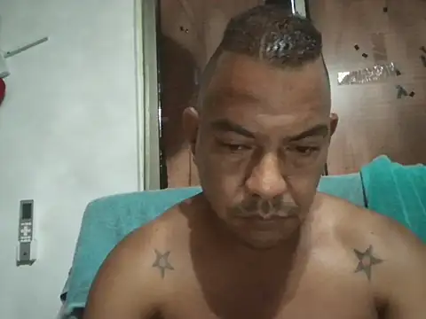 Snapshot of Quillero18 chatting on February 21, 2026, 7:37 pm Quillero18 online show from February 21, 2026, 7:37 pm