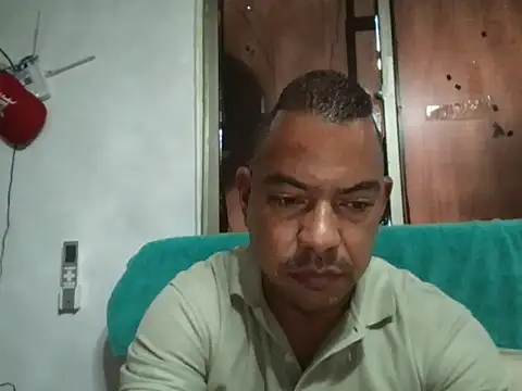 Snapshot of Quillero18 chatting on February 23, 2026, 3:20 pm Quillero18 online show from February 23, 2026, 3:20 pm