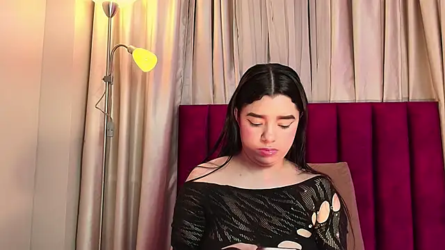 ValeriaBlythe online show from March 13, 2026, 6:47 pm