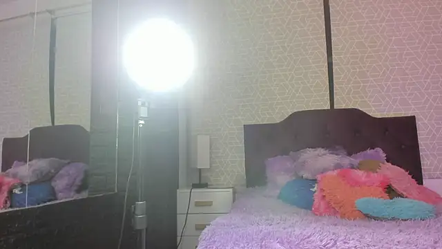 Sara Love 1 online show from April 25, 2026, 3:31 am