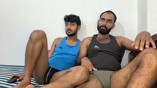 Snapshot of DesiDaddyandSon chatting on May 8, 2026, 4:40 am DesiDaddyandSon online show from May 8, 2026, 4:40 am