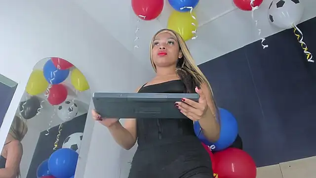 Snapshot of hermione_brown chatting on June 17, 2026, 1:45 pm hermione brown online show from June 17, 2026, 1:45 pm