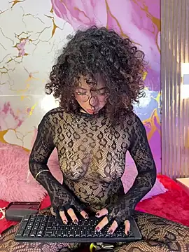 Woo isDaphne online show from May 2, 2026, 11:10 pm