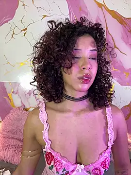 Snapshot of Woo_isDaphne chatting on June 1, 2026, 10:55 pm Woo isDaphne online show from June 1, 2026, 10:55 pm