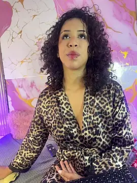 Snapshot of Woo_isDaphne chatting on July 4, 2026, 11:33 pm Woo isDaphne online show from July 4, 2026, 11:33 pm