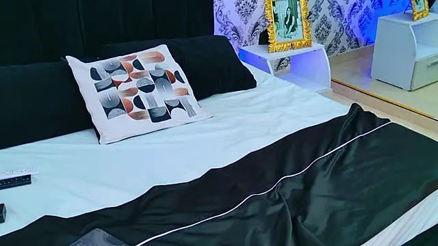 Mia Reize online show from March 11, 2026, 12:33 pm