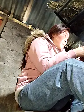 Yiyoongg online show from March 18, 2026, 2:58 am