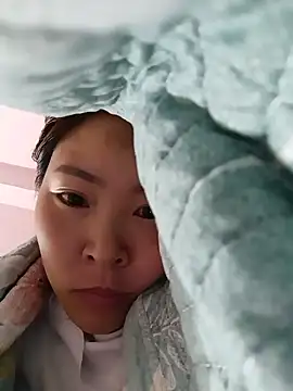 Yiyoongg online show from June 20, 2026, 3:53 am