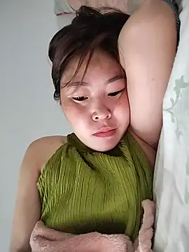 Yiyoongg online show from July 12, 2026, 10:23 pm
