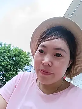 Yiyoongg online show from July 22, 2026, 10:51 am