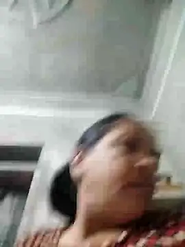 Snapshot of Loomaraj chatting on May 28, 2026, 10:07 pm Loomaraj online show from May 28, 2026, 10:07 pm