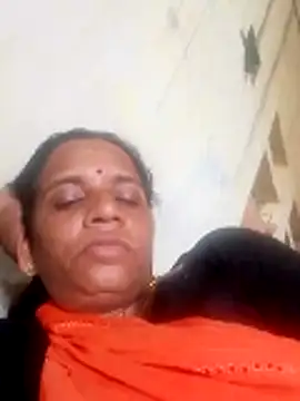 Snapshot of Anitarakkoli chatting on May 13, 2026, 9:28 am Anitarakkoli online show from May 13, 2026, 9:28 am