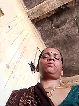 Snapshot of Anitarakkoli chatting on May 15, 2026, 6:09 am Anitarakkoli online show from May 15, 2026, 6:09 am