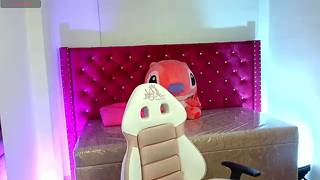babyy nicols m online show from May 1, 2026, 10:42 am