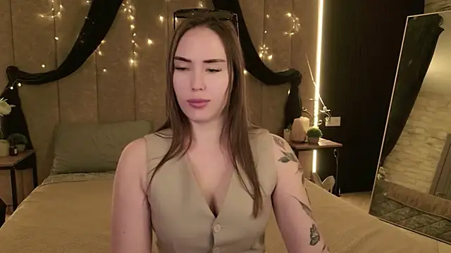 Snapshot of Arielle_Vade chatting on June 6, 2026, 5:23 am Arielle Vade online show from June 6, 2026, 5:23 am
