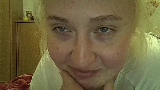 Snapshot of CurvyWild_Lady30 chatting on May 4, 2026, 5:53 pm CurvyWild Lady30 online show from May 4, 2026, 5:53 pm