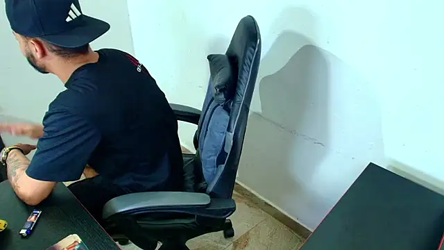 Xanderstone00 online show from March 9, 2026, 5:28 pm