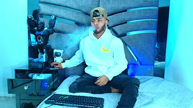 Snapshot of Xanderstone00 chatting on June 11, 2026, 4:10 am Xanderstone00 online show from June 11, 2026, 4:10 am