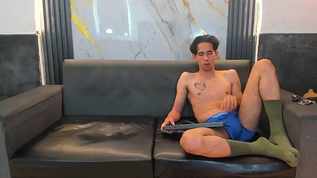 Isaak 26 online show from March 8, 2026, 10:13 pm