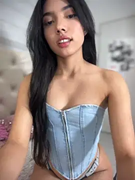 jadelaurent online show from July 5, 2026, 12:50 am