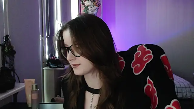 LunaXcherry online show from April 22, 2026, 4:41 pm