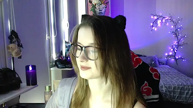 LunaXcherry online show from April 29, 2026, 4:44 pm