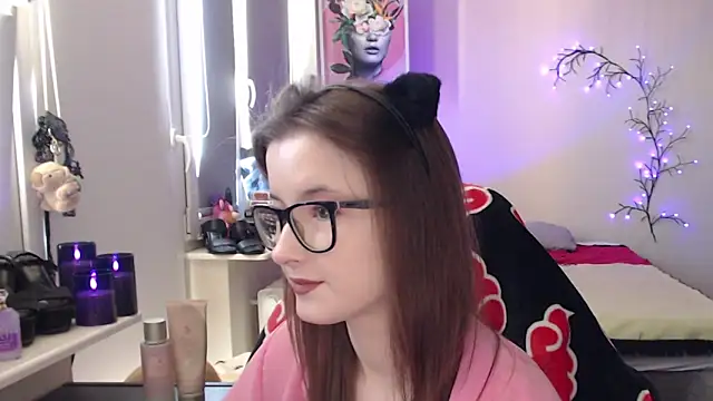 LunaXcherry online show from May 2, 2026, 11:37 am