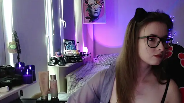 LunaXcherry online show from May 7, 2026, 4:34 pm