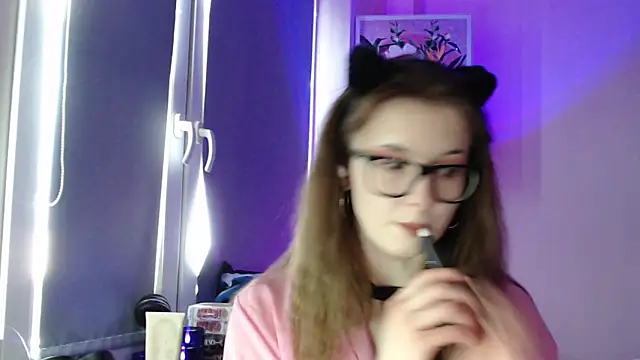 LunaXcherry online show from May 20, 2026, 4:57 pm
