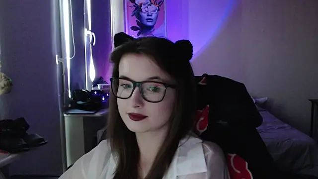 LunaXcherry online show from May 26, 2026, 5:42 pm