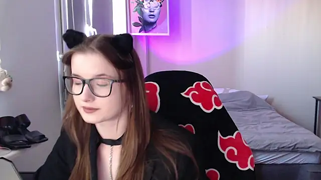 LunaXcherry online show from May 27, 2026, 4:37 pm